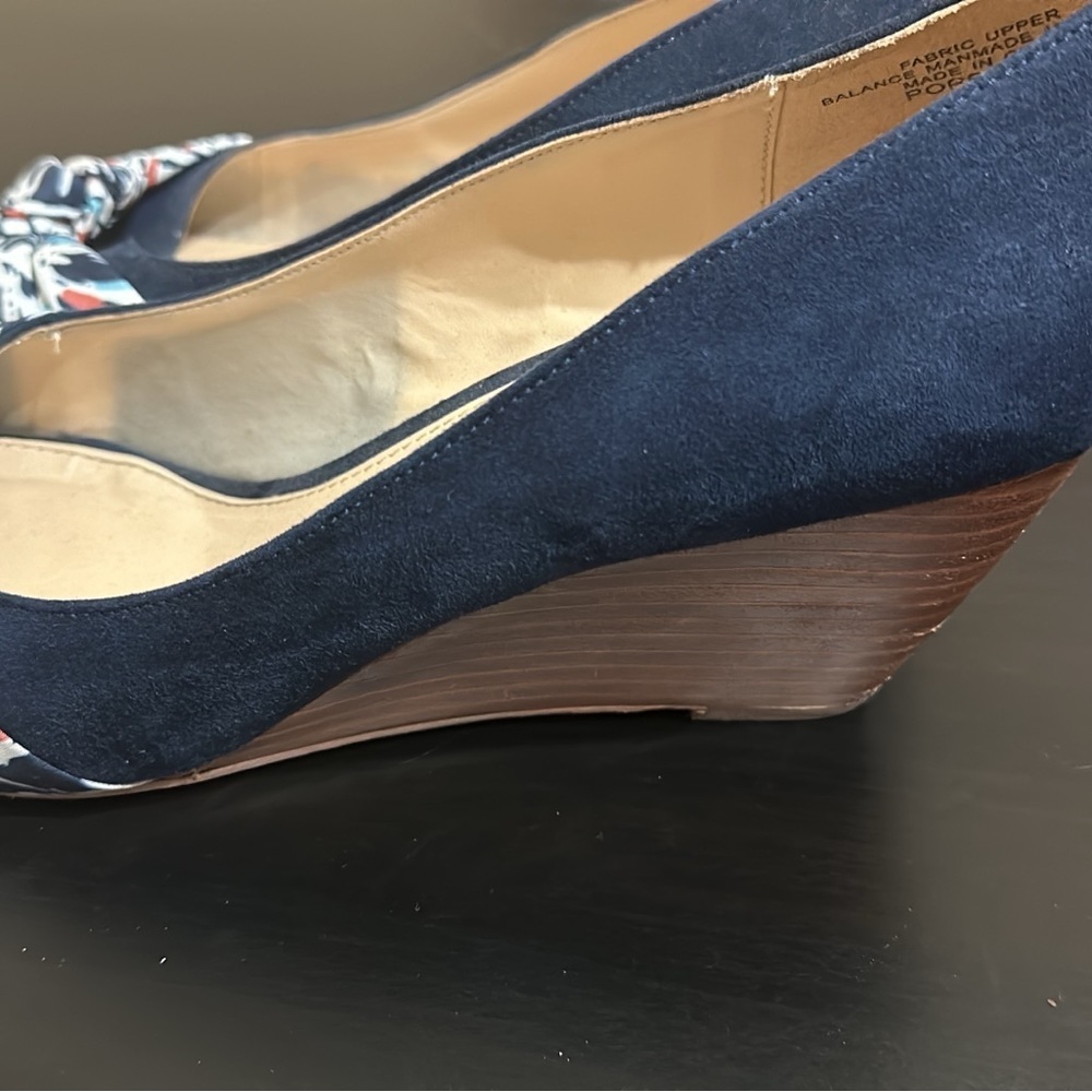 Violet and Rose stitch fix wedges size 11. - Picture 2 of 3